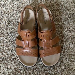 Clarks 7 1/2 W Lexi Sandals